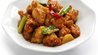 Olahan ayam lain yang populer adalah general tso chicken. Ayam yang dimasak dengan saus gurih pedas ini memang enak dimakan dengan nasi hangat. Cara membuatnya bisa dilihat di sini. Foto: iStock