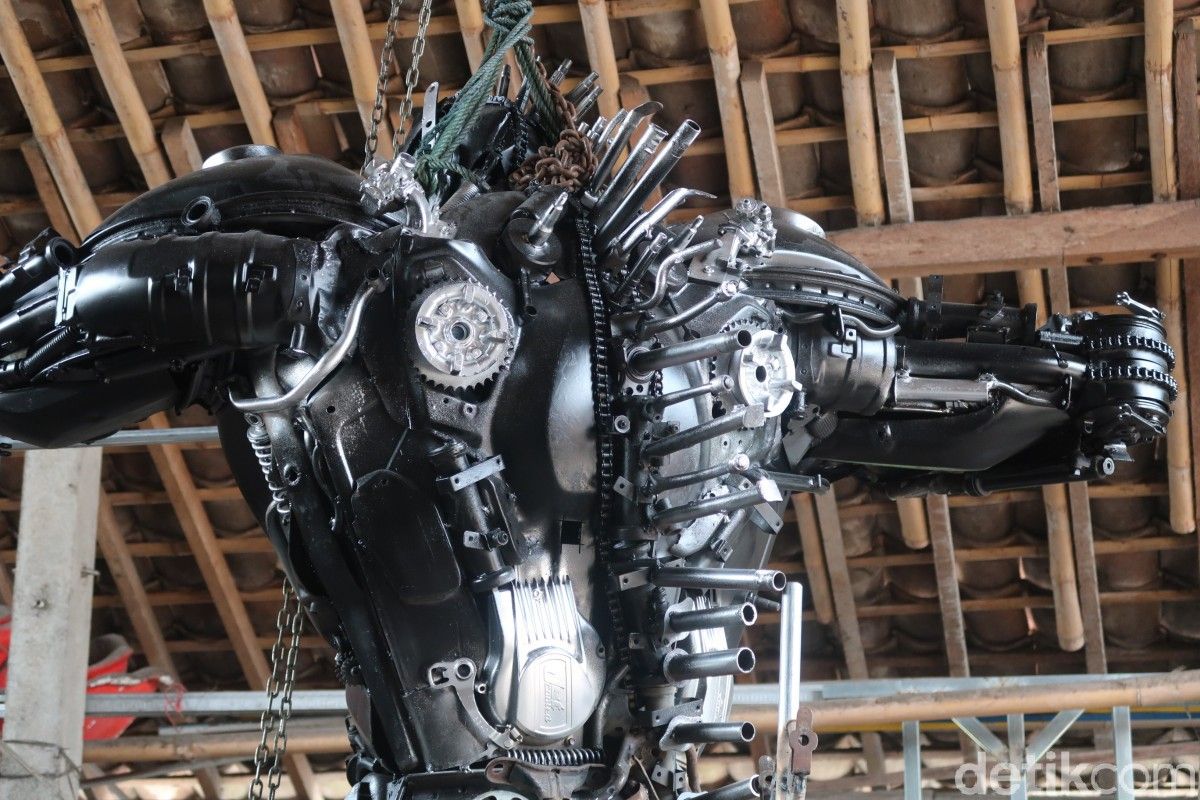 Robot yang dibuat dari motor rongsokan