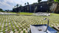 Lebih lanjut, luas Sambirejo sekitar 8.396.375 hektare dengan lanskap perbukitan yang dominan. Dewi Sambi atau Sambirejo resmi ditetapkan jadi desa wisata pada 28 Mei 2018. Banyak wisata yang ditawarkan. 