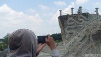 Sebagai informasi, Desa Sambirejo menjadi salah satu dari 50 desa wisata terbaik se-Indonesia. Desa wisata tersebut telah disaring dari jumlah keseluruhan 1831 desa wisata se-Indonesia. 