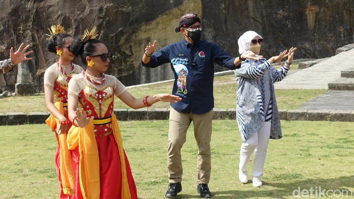 Sandiaga: Tebing Breksi Harus Jadi Warisan Dunia Desa Wisata Dewi Sambi atau Sambirejo menjadi salah satu desa wisata di wilayah Yogyakarta. Lokasinya di Kecamatan Prambanan, Kabupaten Sleman, DIY.