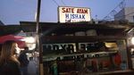 Sate Ayam H. Ishak Legendaris di Pasar Lama, Bisa Laku 6.000 Tusuk!