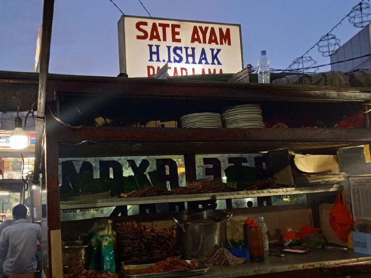 Sate Ayam H. Ishak Legendaris di Pasar Lama, Bisa Laku 6.000 Tusuk!