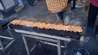 Walaupun hanya menyajikan sate ayam, tetapi ada banyak jenis sate yang biasa disajikan di sini. Mulai dari sate daging, sate kulit, ati, ampela bahkan hingga telur muda semuanya ada di sini. Foto: detikcom/Diah Afrilian