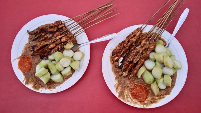 Sate Ayam H Ishak Legendaris Di Pasar Lama Bisa Laku 6 000 Tusuk