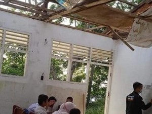 Miris, SD Negeri di Padangsidimpuan Rusak Parah-Atapnya Tak Ada