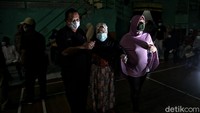 Dan untuk dosis kedua,  wilayah Jakarta Pusat dan Utara masing-masing mendapatkan 200 dosis. Wilayah barat dan selatan mendapatkan masing-masing 900 dosis dan Jakarta Timur 1300 dosis.