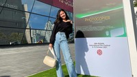 Shenina Cinnamon, aktris muda asal Indonesia yang membintangi beberapa judul layar lebar. Film terbarunya yang berjudul Penyalin Cahaya mendapuknya sebagai pemeran utama. Foto: Instagram @shenacinnamon