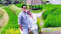 Syahrini menikah dengan Reino Barack yang merupakan mantan kekasih dari Luna Maya. Foto: Instagram Syahrini