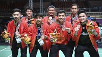 Tim bulutangkis Jawa Tengah saat berfoto bersama.