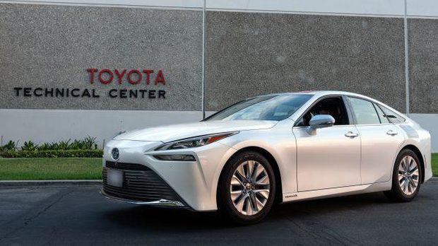 Toyota Mirai memecahkan rekor dunia setelah menempuh 1.360 Km dengan sekali isi full tank