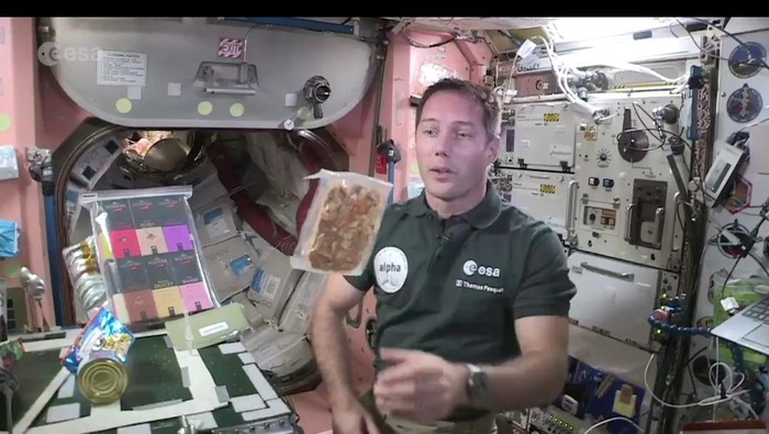 Astronot Ini Girang Bisa Makan Masakan Chef Prancis di Luar Angkasa Astronot Ini Girang Bisa Makan Masakan Chef Prancis di Luar Angkasa