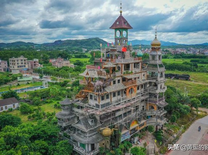 Bangunan aneh di China Bangunan aneh di China