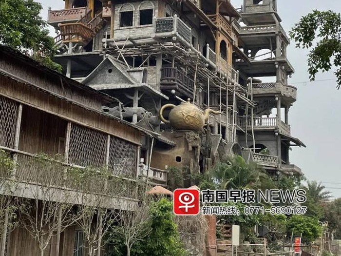 Bangunan aneh di China Bangunan aneh di China