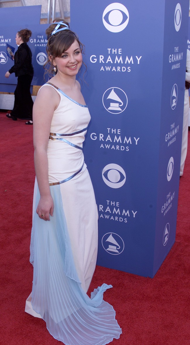 Inilah potret Charlotte Church saat menghadiri Grammy Awards 2001. Selama menjadi penyanyi klasik, Charlotte Church telah melahirkan lima album yang telah terjual 10 juta kopi di seluruh dunia. Ia juga mengisi suara untuk original score film nomine Oscar, A Beautiful Mind. (Foto: Getty Images/Kevin Winter)