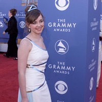 Inilah potret Charlotte Church saat menghadiri Grammy Awards 2001. Selama menjadi penyanyi klasik, Charlotte Church telah melahirkan lima album yang telah terjual 10 juta kopi di seluruh dunia. Ia juga mengisi suara untuk original score film nomine Oscar, A Beautiful Mind. (Foto: Getty Images/Kevin Winter)