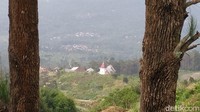 Sutoyo mengakui, desanya tidak pernah ada aksi pencurian atau tindakan kriminalitas lainnya. Hubungan kekerabatan yang erat membuat warganya saling menjaga dan mengingatkan antar satu keluarga dengan keluarga lainnya. Ngaduman adalah desa yang mereprentasikan rasa cinta. Warga desa itu sangat ramah dan menyambut baik semua tamu yang datang. (Erliana Riady/detikTravel)