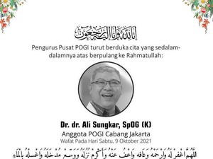 Dokter Senior Ali Sungkar Berpulang, Sempat Viral dengan Video Mengayun Bayi
