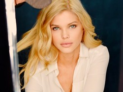 Foto: Penampilan Bintang Baywatch yang Awet Muda di Usia 53, Tampak Tak Menua