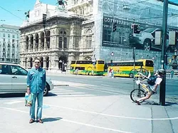 13 Foto Lucu Tak Sengaja Tertangkap Kamera, Paling Kocak yang Mana?