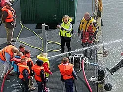 13 Foto Lucu Tak Sengaja Tertangkap Kamera, Paling Kocak yang Mana?