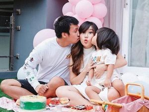 10 Momen Manis Cherly Juno Saat Makan Bersama Keluarga