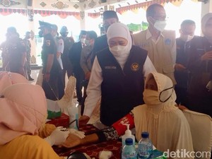 Khofifah Sebut Melandainya Kasus COVID-19 Jadi Kado HUT Jatim