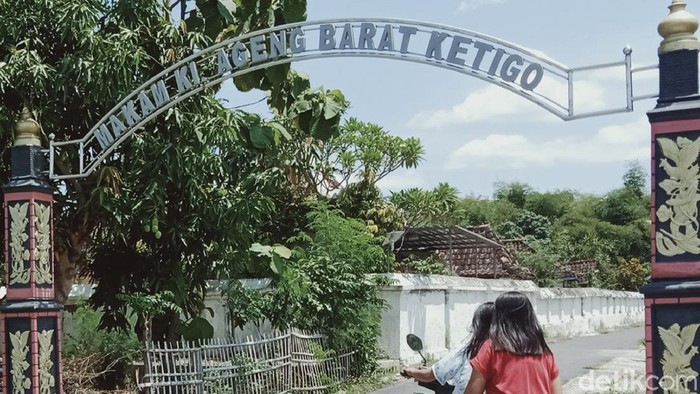Jejak Ki Ageng Barat Ketigo di Klaten Jejak Ki Ageng Barat Ketigo ditemukan di kompleks permakaman di Dusun Sidokerso, Desa Lemahireng, Kecamatan Pedan, Klaten, Jawa Tengah.