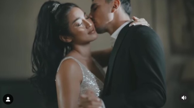 Beginilah penampilan Jessica Iskandar dan Vincent Verhaag dalam pemotretan preweddingnya. Terlihat serasi bukan? Foto: Instagram/@inijedar