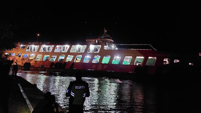 KMP Tunu Pratama Jaya Berhasil Sandar di Pelabuhan Usai Kandas di Selat Bali