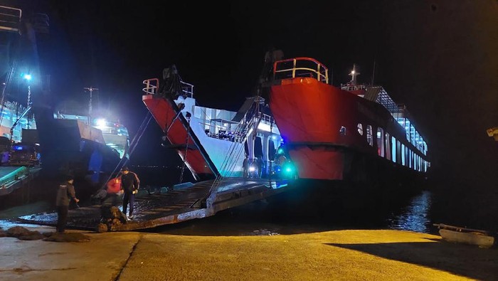 KMP Tunu Pratama Jaya Berhasil Sandar di Pelabuhan Usai Kandas di Selat Bali