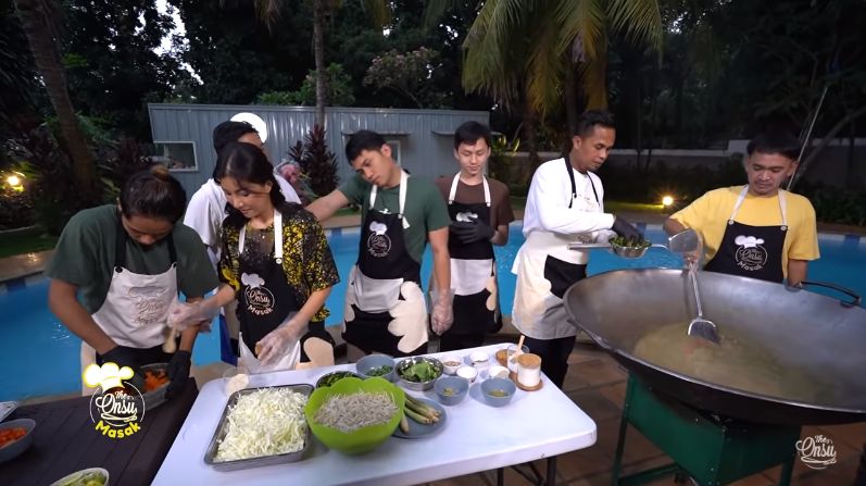 Lord Adi Masak Soto Ayam Bareng Ruben Onsu