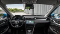 Lalu, fitur canggih seperti MG Pilot dan sistem radar untuk mencegah tabrakan atau kecelakaan pun sudah tersedia di MG ZS EV model tahun 2022 ini. Foto: dok. MG Motor Europe
