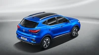 MG membekali ZS EV 2022 ini dengan dua pilihan baterai yaitu Standard dan Long. Untuk tipe Standard, MG mengklaim dapat menempuh jarak hingga 320 km, sedangkan tipe Long dapat menempuh jarak hingga 440. Masing-masing dalam status baterai terisi full hingga kosong. Foto: dok. MG Motor Europe