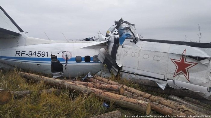 Pesawat Pembawa Penerjun Jatuh di Rusia