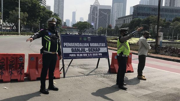 Pesepeda dan Mobil Pelat Ganjil Diputar Balik di Gage Sudirman Pagi Ini (Foto: Firda/detikcom)