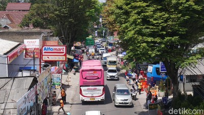 Ramainya Lalu Lintas di Lembang Saat Akhir Pekan