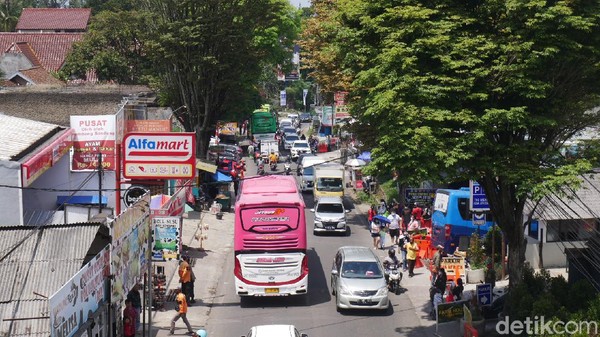 Ramainya Lalu Lintas di Lembang Saat Akhir Pekan