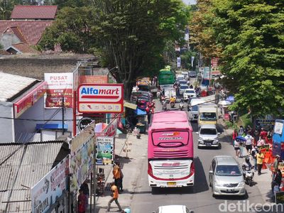 Ramainya Lalu Lintas di Lembang Saat Akhir Pekan
