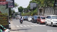 KBO Satlantas Polres Cimahi Iptu Erin Heriduansyah mengatakan pada akhir pekan ini kondisi kawasan wisata Lembang lebih meriah daripada biasanya. Terjadi peningkatan volume kendaraan hingga 30 persen dari akhir pekan sebelumnya. 