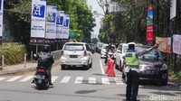 Kendaraan wisatawan yang memadati Jalan Raya Lembang sendiri didominasi oleh kendaraan dengan plat nomor Bandung Raya. Meskipun tak sedikit juga kendaraan dengan plat nomor Jakarta, Bogor, Subang, dan daerah lainnya. 