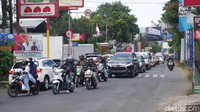 Volume kendaraan di ruas Jalan Raya Lembang bisa saja meningkat lebih tinggi jika tak ada penerapan pola ganjil genap di Tol Pasteur serta di simpang Ledeng, Bandung.  