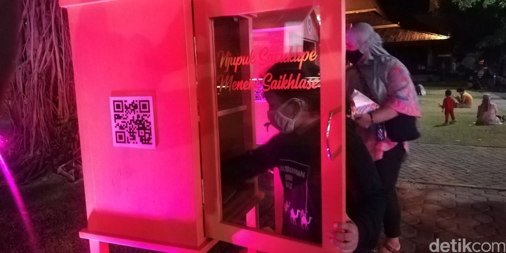 Rumah Baca Nawala, Asyiknya Membaca di Bawah Rindangnya Pohon di Halaman Balaikota Solo