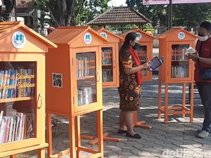 Rumah Baca Nawala, Asyiknya Membaca di Halaman Balaikota Solo yang Teduh