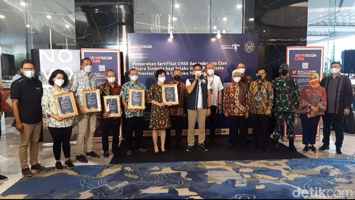 Sandiaga tinjau vaksinasi di Yogya