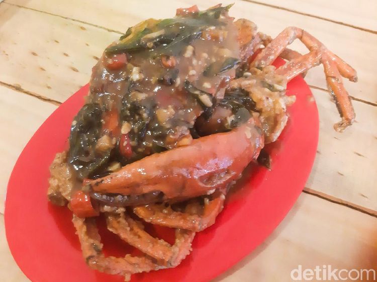 Sedapnya Kepiting Saus Telur Asin yang Gurih Creamy di Bekasi