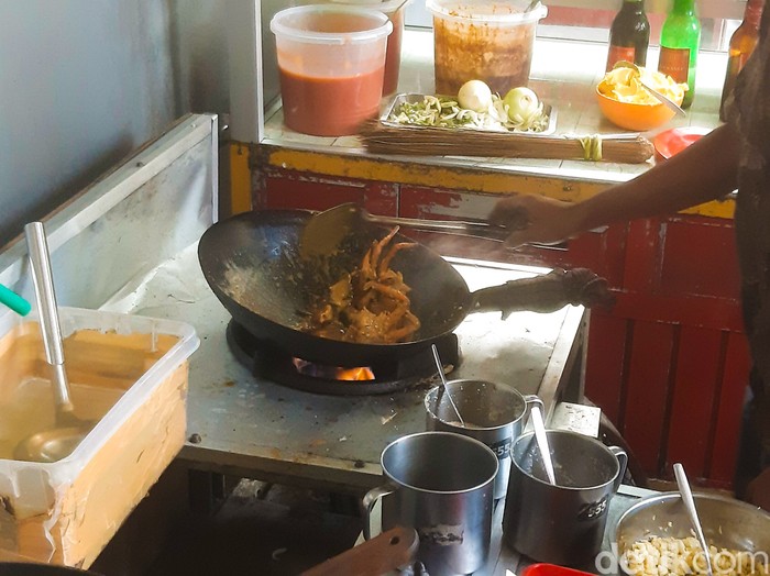 Seafood Abil 88 Seafood Abil 88: Ada Kerang Bambu Lada Hitam hingga Kepiting Saus Telur Asin yang Gurih Creamy