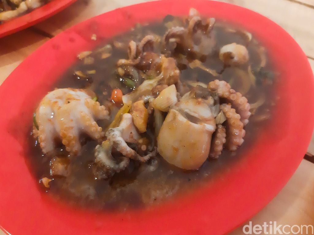 Seafood Abil 88: Ada Kerang Bambu Lada Hitam hingga Kepiting Saus Telur Asin yang Gurih Creamy