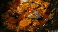 Ikan asap ini kemudian dijual ke restoran.