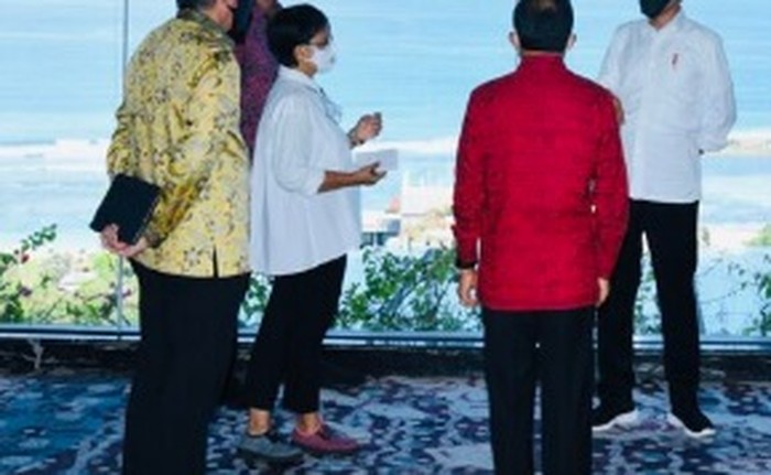 sepatu selen retno marsudi